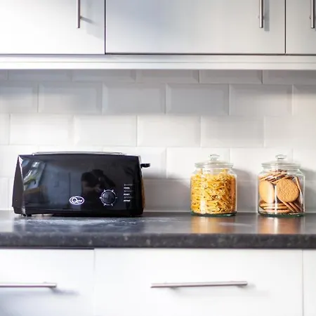 Arte Stays - 3-Bedroom Bright House London, Haggerston, Garden, Parking, 8 Min Walk To Haggerston Station, Weekly Or Monthly Stays, Serviced Accommodation - 7 Guests Esterno foto