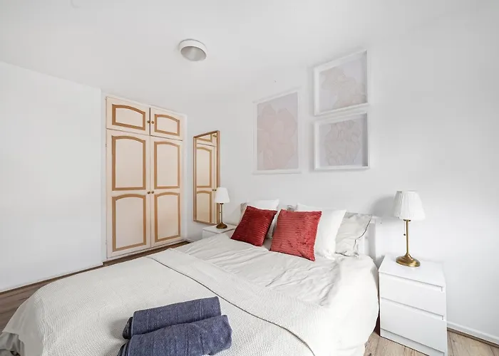 Arte Stays - 3-Bedroom Bright House London, Haggerston, Garden, Parking, 8 Min Walk To Haggerston Station, Weekly Or Monthly Stays, Serviced Accommodation - 7 Guests