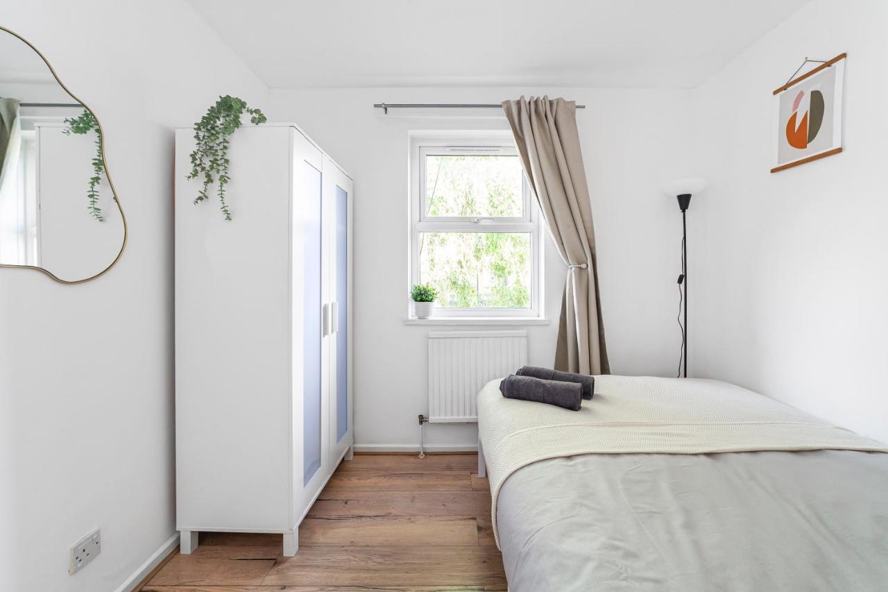Arte - 3-bedroom Bright House London, Haggerston, Garden, Parking, 8 Min Walk To Haggerston Station, Weekly Or Monthly Stays, Serviced - 7 Guests Casa vacanze *