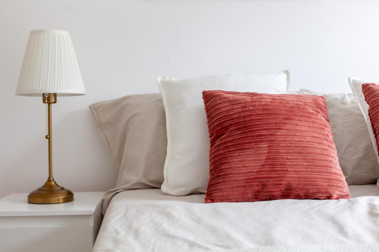 Arte - 3-bedroom Bright House London, Haggerston, Garden, Parking, 8 Min Walk To Haggerston Station, Weekly Or Monthly Stays, Serviced - 7 Guests * Londra