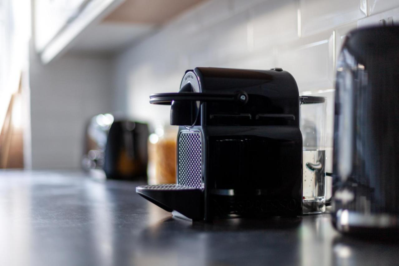 Arte - 3-bedroom Bright House London, Haggerston, Garden, Parking, 8 Min Walk To Haggerston Station, Weekly Or Monthly Stays, Serviced - 7 Guests Casa vacanze Londra