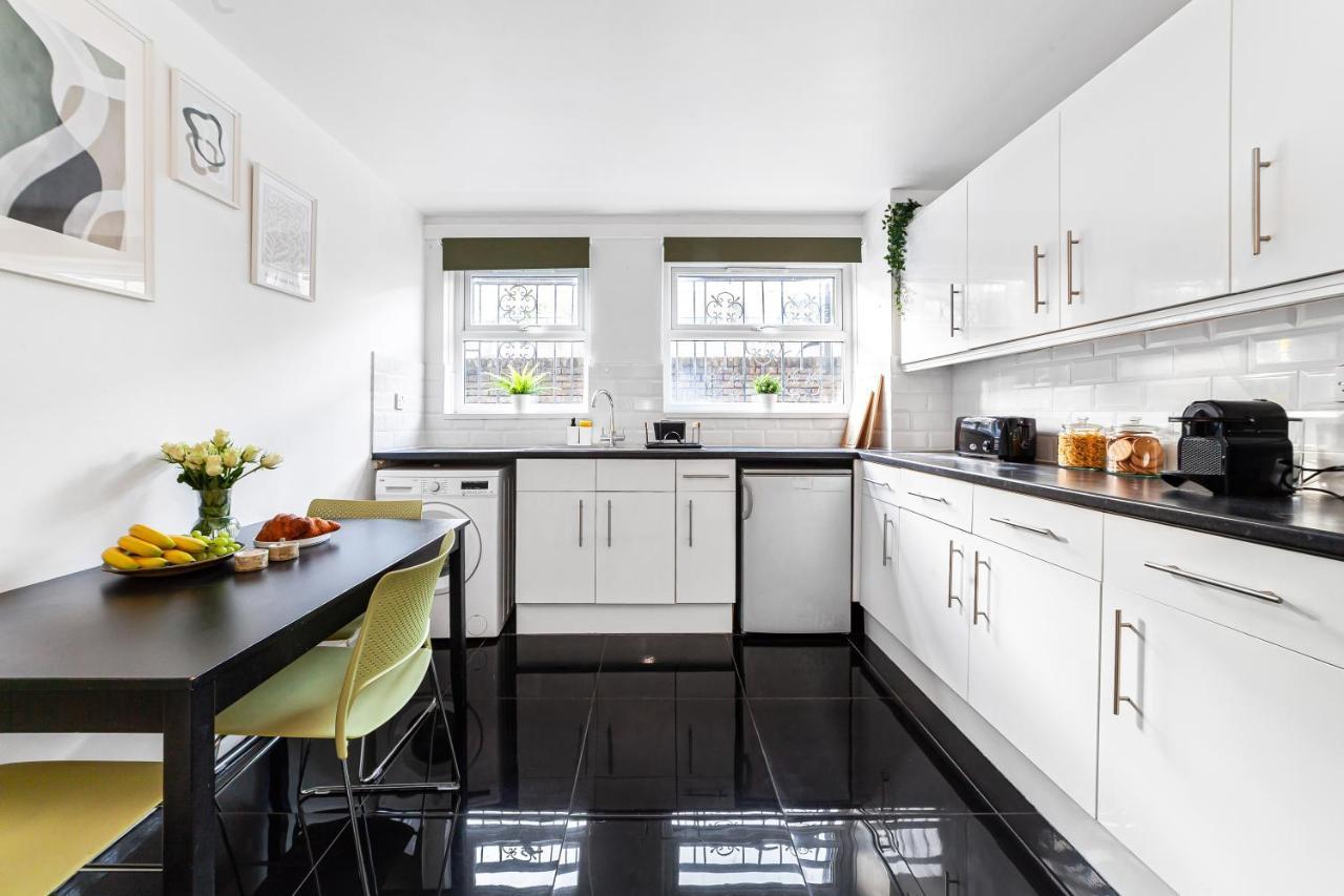 Casa vacanze Arte - 3-bedroom Bright House London, Haggerston, Garden, Parking, 8 Min Walk To Haggerston Station, Weekly Or Monthly Stays, Serviced - 7 Guests Londra
