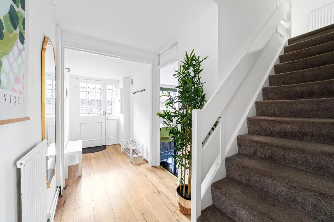 Arte - 3-bedroom Bright House London, Haggerston, Garden, Parking, 8 Min Walk To Haggerston Station, Weekly Or Monthly Stays, Serviced - 7 Guests Casa vacanze