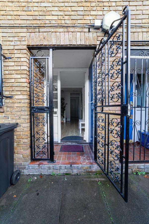 Arte - 3-bedroom Bright House London, Haggerston, Garden, Parking, 8 Min Walk To Haggerston Station, Weekly Or Monthly Stays, Serviced - 7 Guests Londra