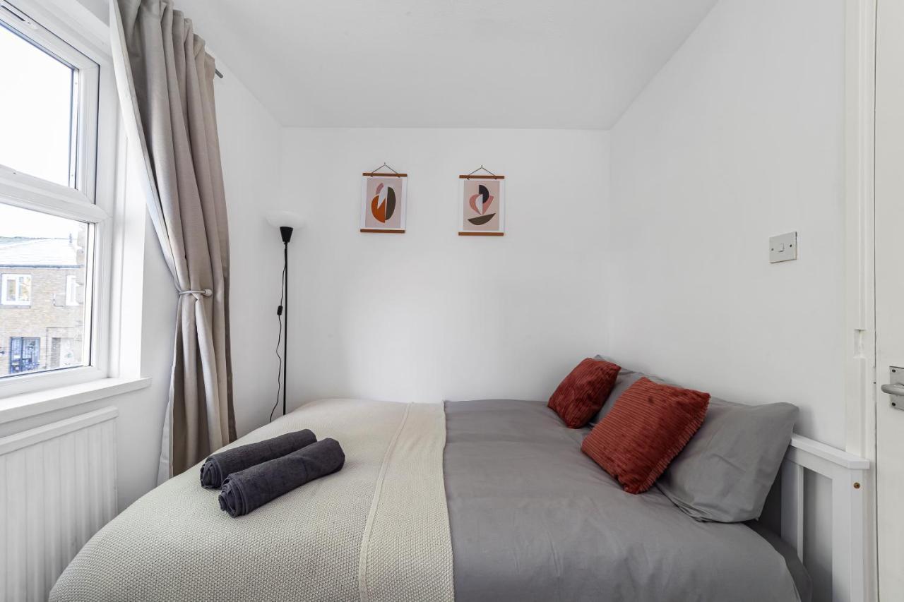 Casa vacanze Arte - 3-bedroom Bright House London, Haggerston, Garden, Parking, 8 Min Walk To Haggerston Station, Weekly Or Monthly Stays, Serviced - 7 Guests *
